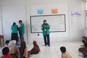 Suasana keseruan mahasiswa FSEB UIC dalam kegiatan perkuliahan dan organisasi kemahasiswaan.